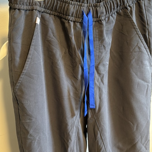 Figs Tansen jogger scrub pants. - Picture 2 of 8